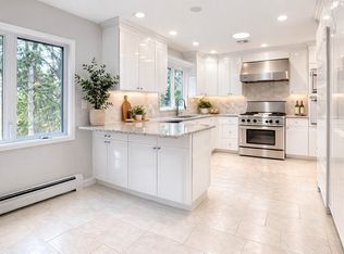 34 Orbit Ln #Top, Staten Island, NY 10314