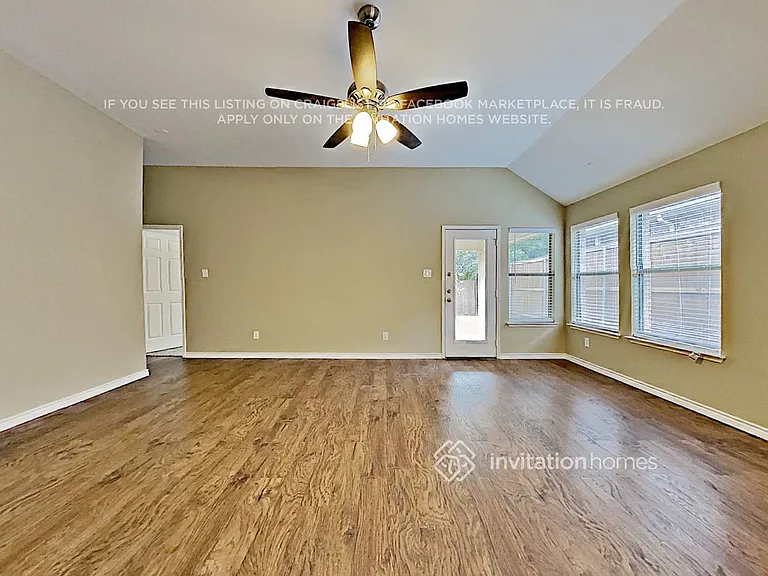 510 Maplewood Dr — Photo 3