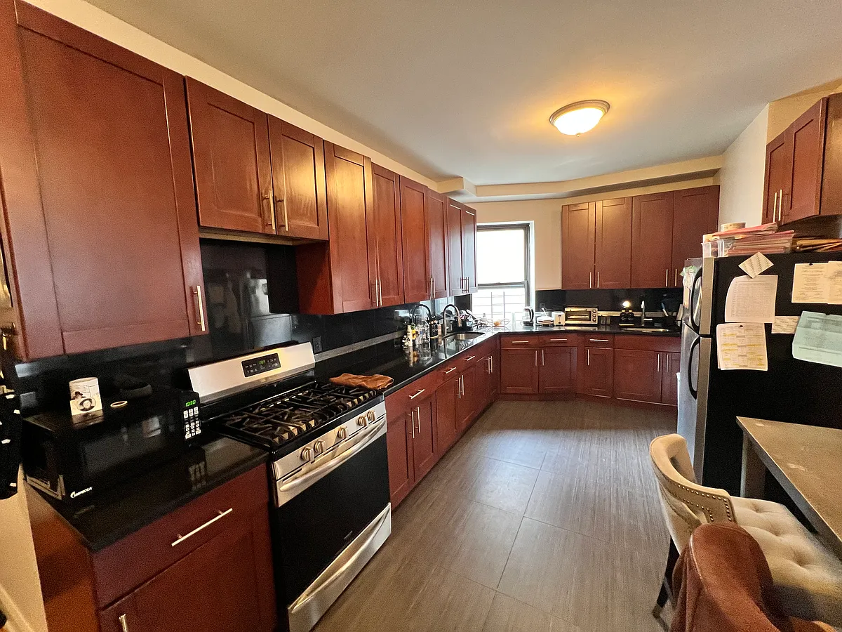 Building Photo - 1580 President St #8