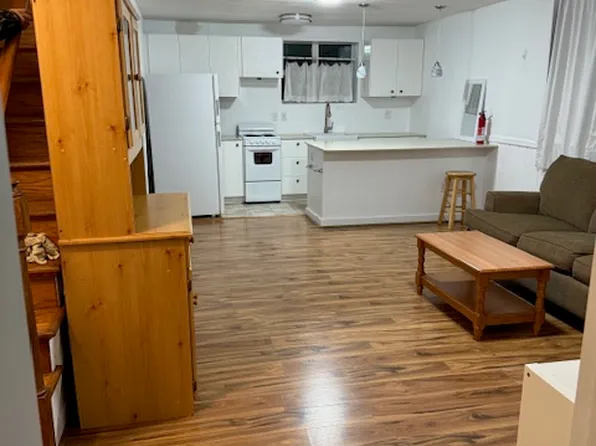 18 Lakeside Dr, Greenbelt, MD 20770