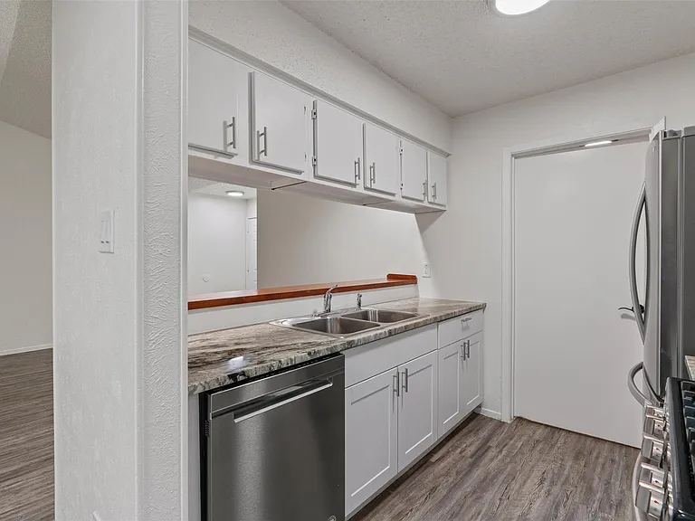 11411 Walnut Ridge Dr #B — Photo 7