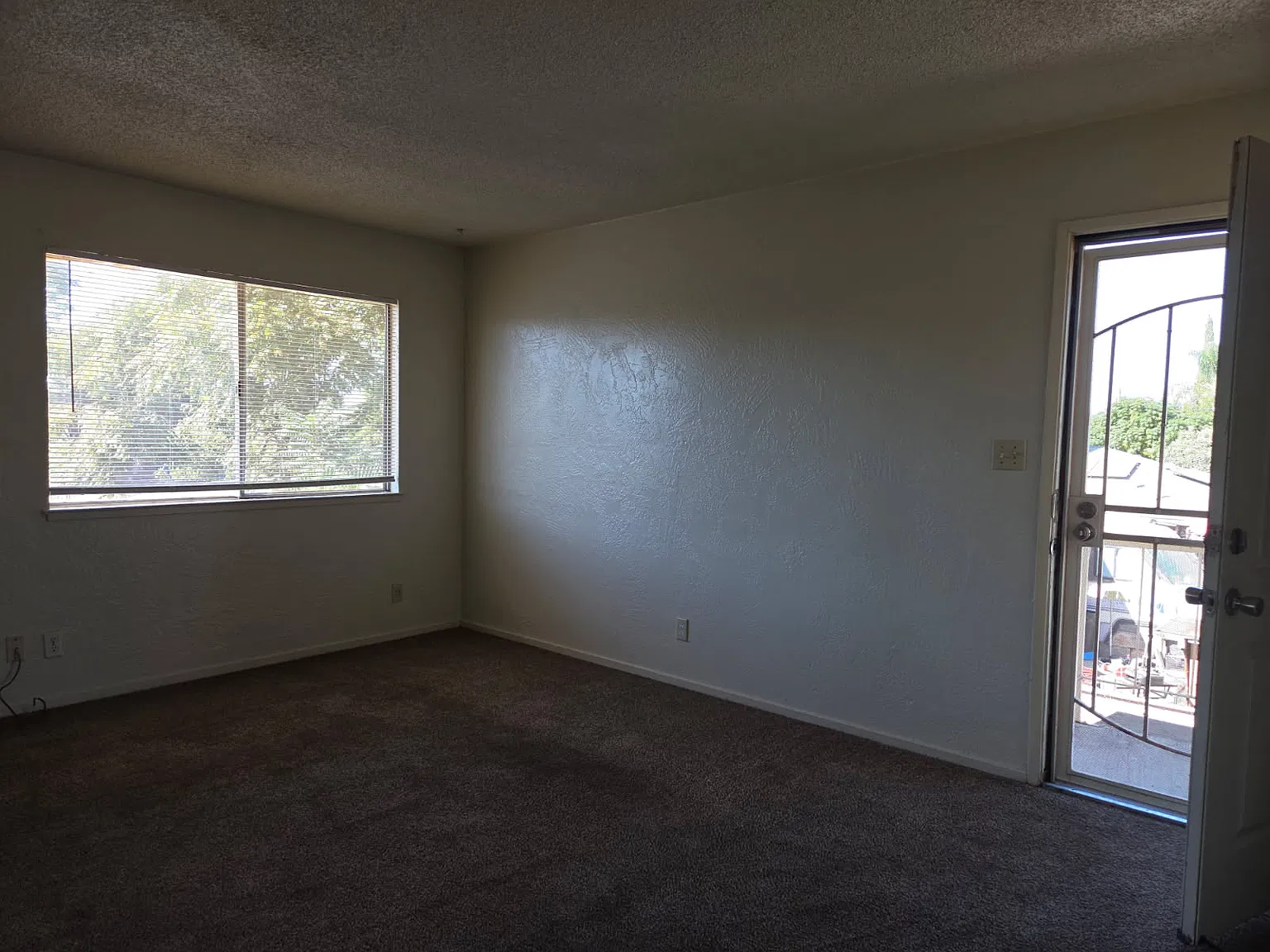 2 bed, 850 sqft, $1,050 — Photo 2