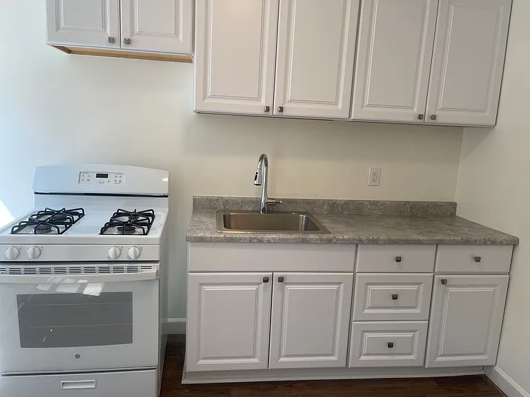 221 Raymond St #8 — Photo 5
