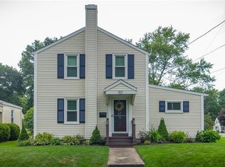 901 Columbia Ave, Grove City, PA 16127