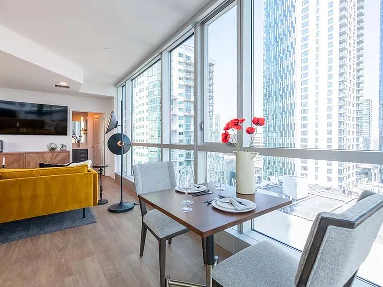 Table for two? Dine with this view every day when you live at Modera Rincon Hill. Two-level penthouse homes feature floor-to-ceiling windows with expansive views!