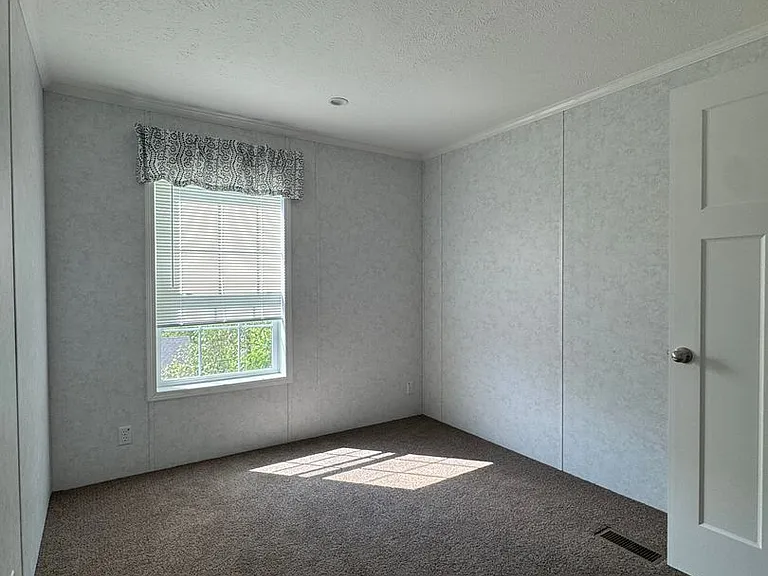 465-6 Royal Manor Rd — Photo 11