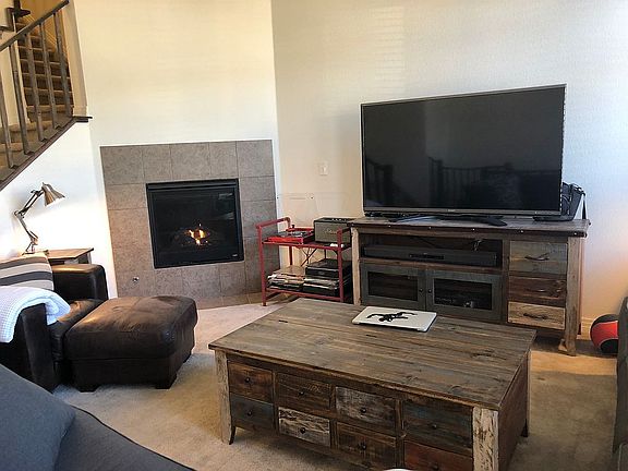 Living Room / Gas Fireplace