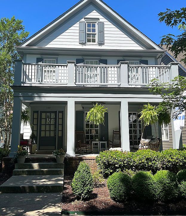 2nd image of 109 Pearl St