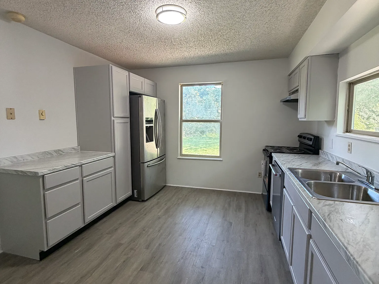 3 bed, 1088 sqft, $2,195 — Photo 1