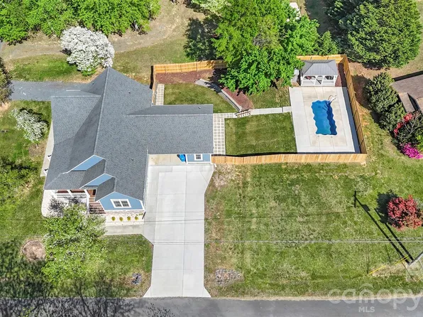 206 Montclair Dr, Locust, NC 28097