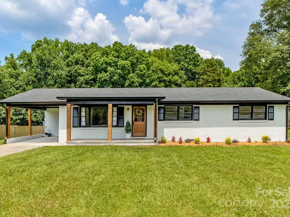 2610 Fairgreen Dr, Gastonia, NC 28056