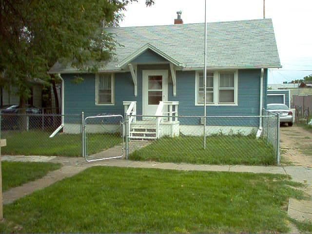 1st image of 515 W 11th St
