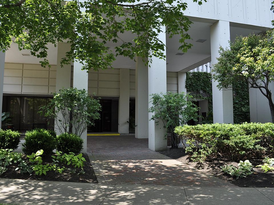 1st image of 2626 N Lakeview Ave APT 2809