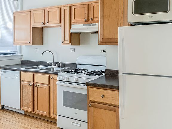 2nd image of 1941 1/2 W Winnemac Ave #1953-2