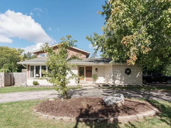 20370 Scarlet Hawthorne ROAD, Brookfield, WI 53045