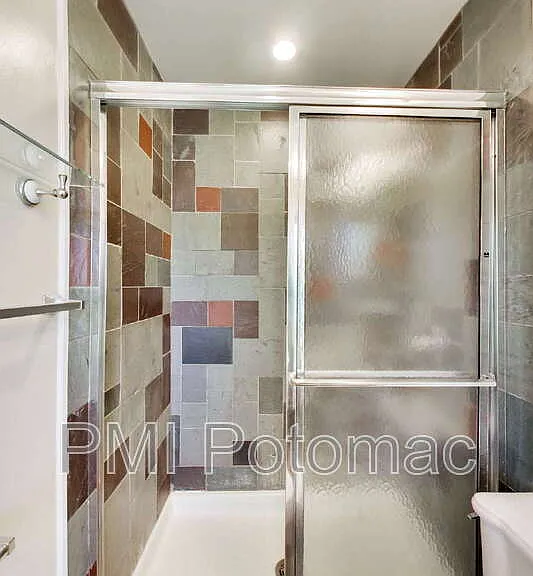 1952 Calvert St NW #4 — Photo 14
