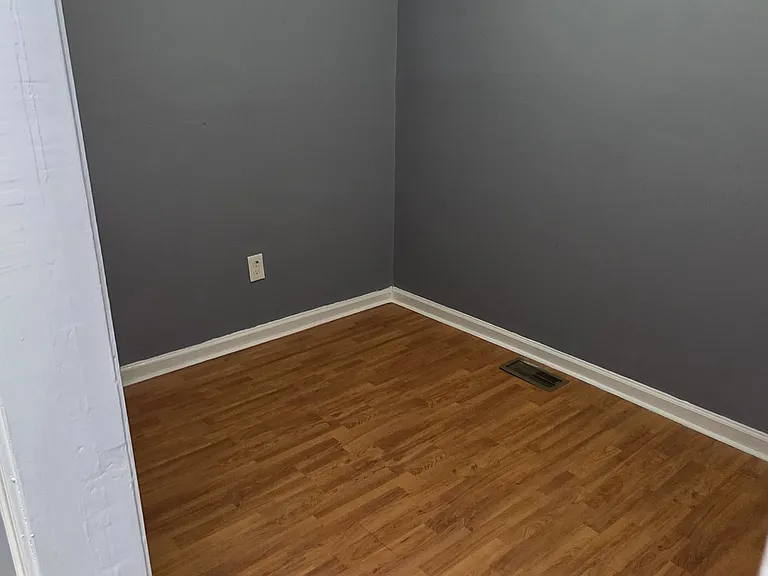 1004 Appleton St — Photo 7