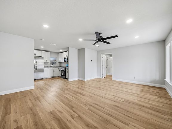 5th image of 422 Ryon St