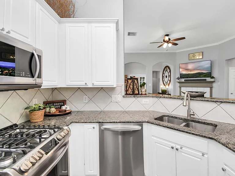 8624 Sunset Loch Dr — Photo 14