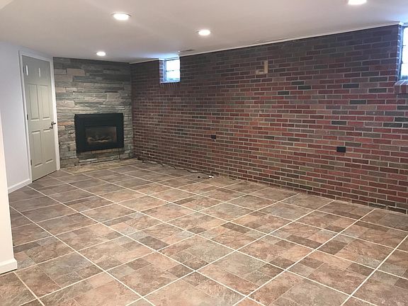5th image of 7632 Merritt Dr