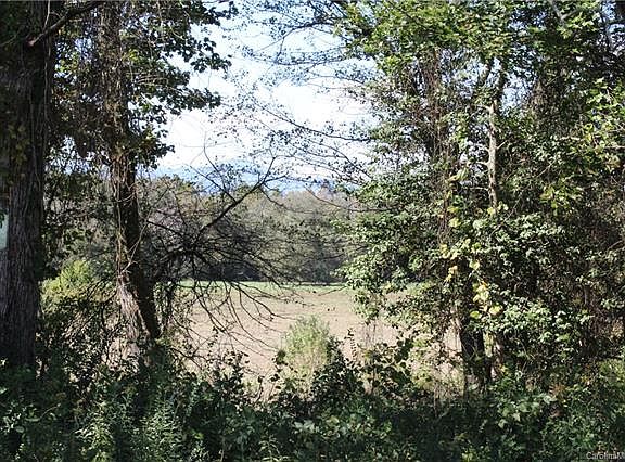 3rd image of 668 Skytop Farm Ln