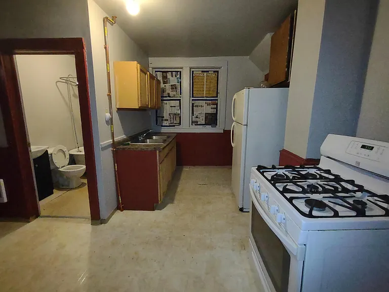 645 Charles Ave #1 — Photo 9