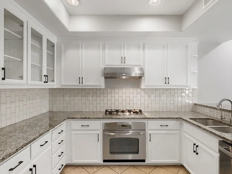 1271 Westbury Dr — Photo 5