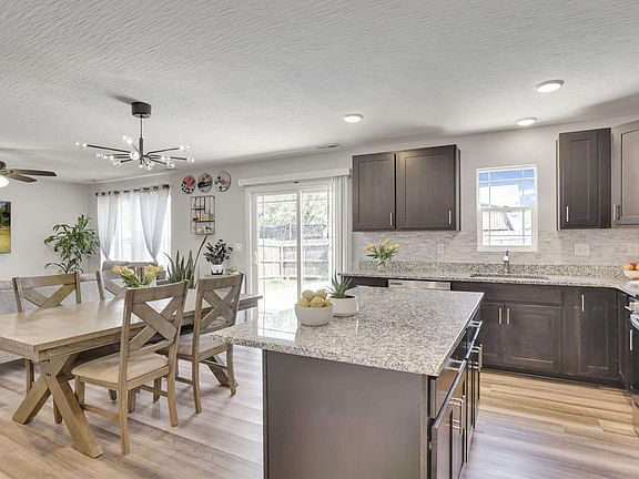 4th image of 2542 Medora Dr