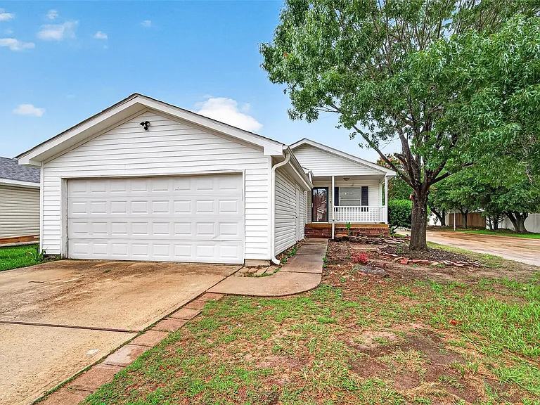 10202 Berrybriar Ln — Photo 1