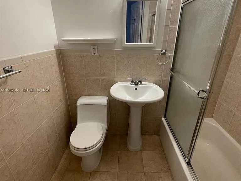 1611 Michigan Ave #15 — Photo 8
