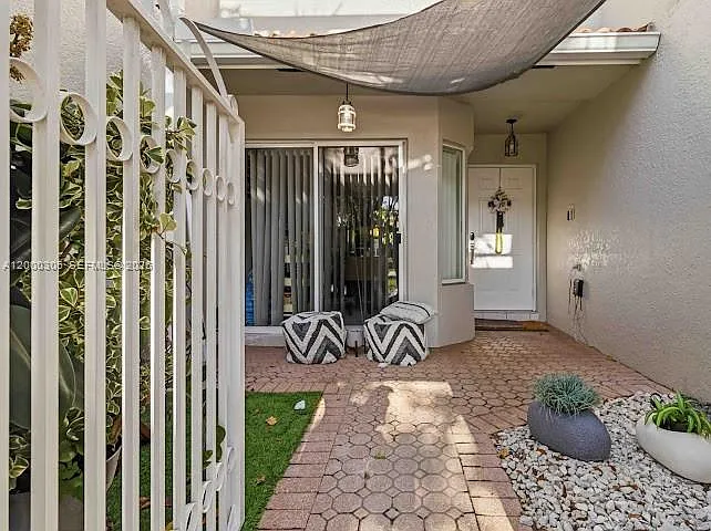 4432 NW 98th Ave — Photo 2