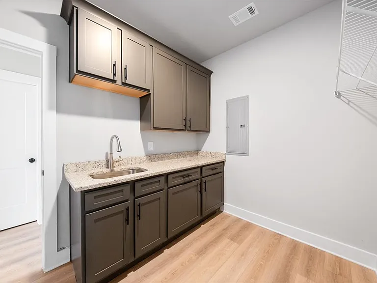 202 Railroad St — Photo 14