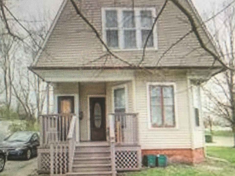 front of house/separate entrance to rental on the side