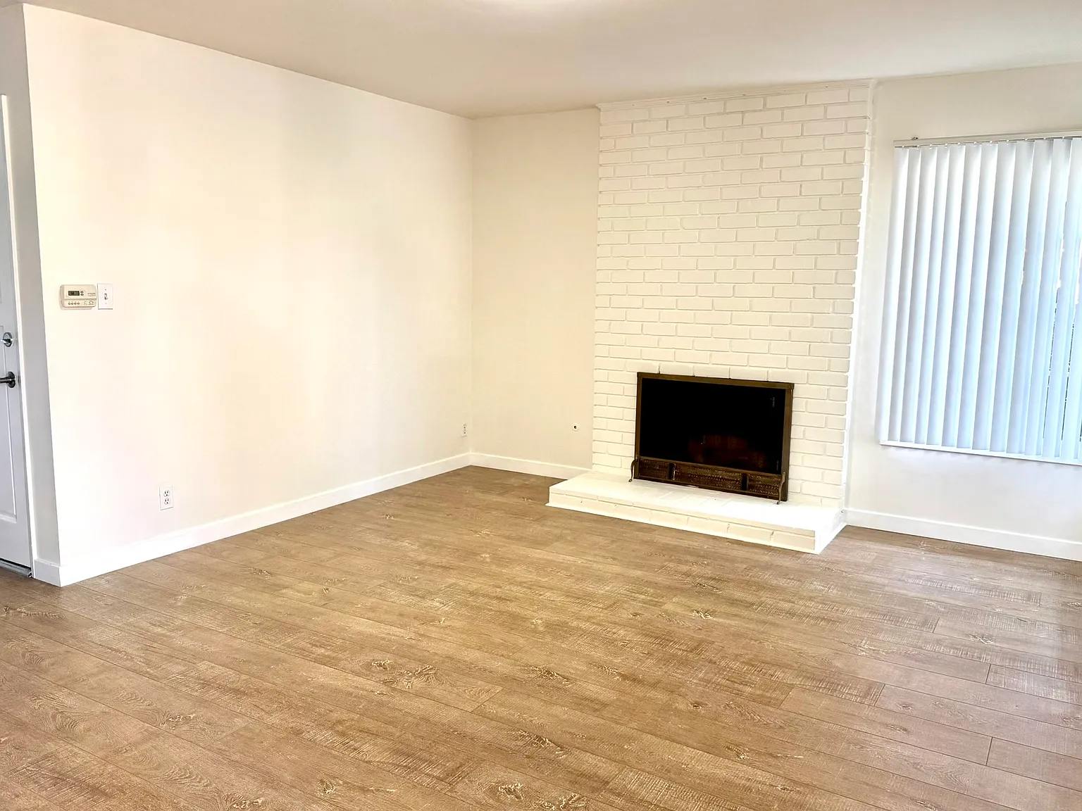 3 bed, 1212 sqft, $4,295 — Photo 3