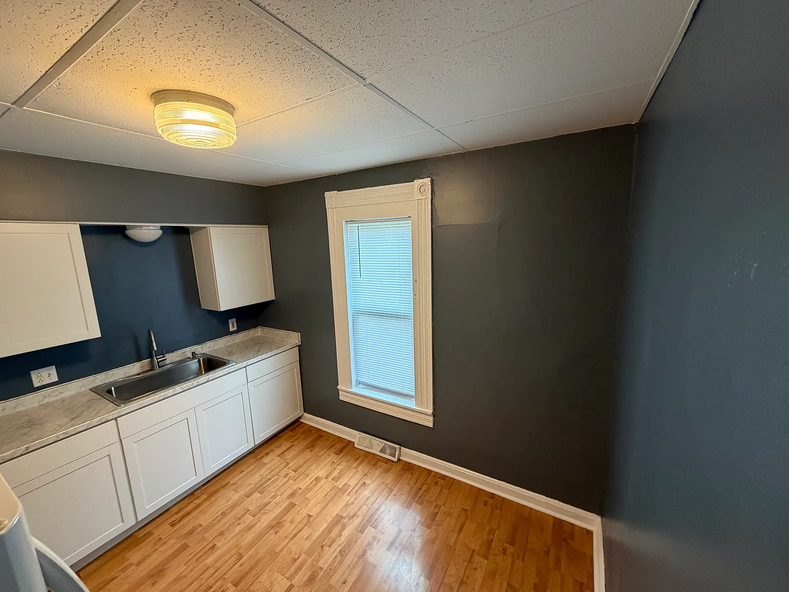 2 bed, 920 sqft, $1,300 — Photo 2