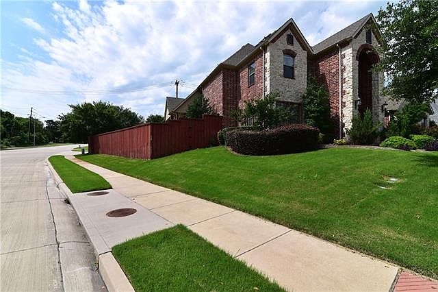 2nd image of 830 Elgin Ct