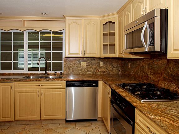 5th image of 14282 Shadybrook Dr