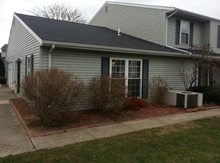 6858 Beacon Dr APT A, Mentor, OH 44060