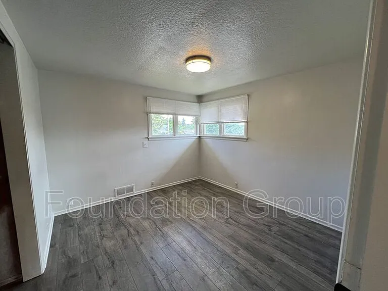 3202 Farragut Ave — Photo 10