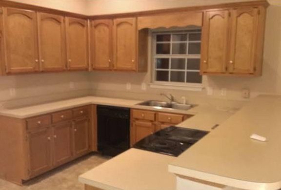 Kitchen w/Jenn-Air & Bar
