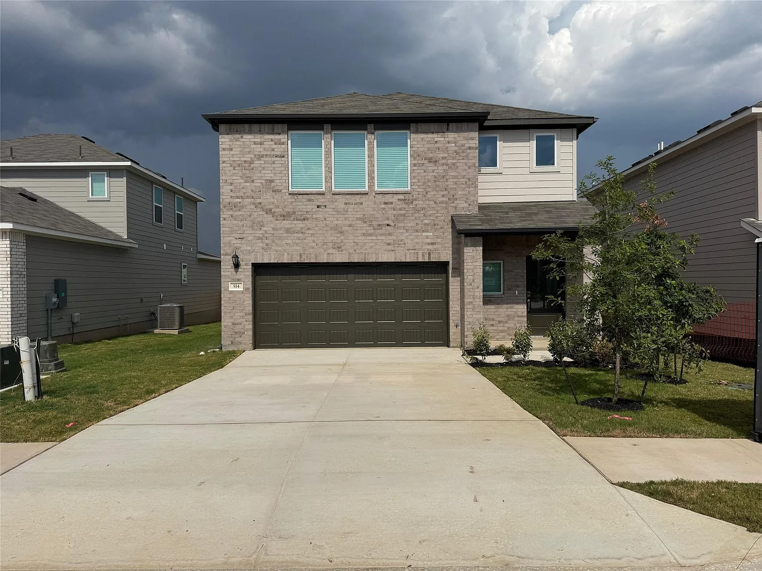 4 bed, 2.5 bath, 2242 sqft, $2,295 — Photo 2