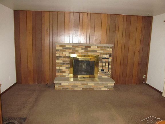 2nd image of 310 Winthrop Ln