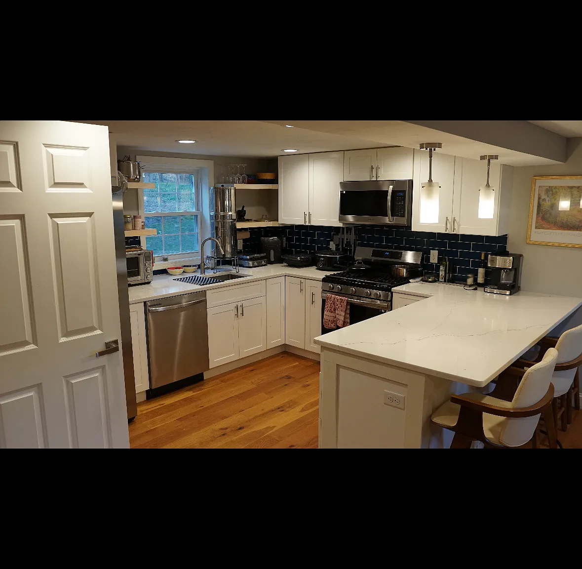 3 bed, 2.5 bath, 1400 sqft, $4,200 — Photo 2