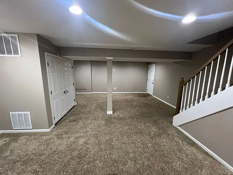 925 NE Carousel Ln — Photo 10