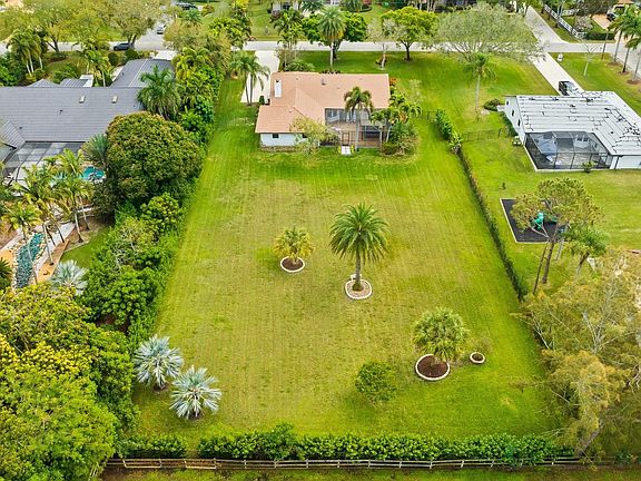 3rd image of 1331 NW 116th Avenue