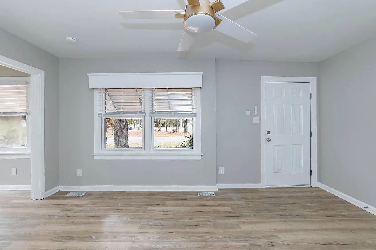 3 bed, 1.0 bath, 1240 sqft, $1,400 — Photo 3