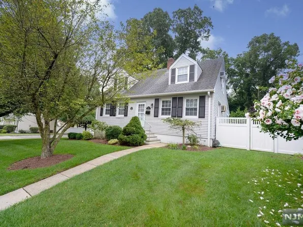 180 W Prospect St, Waldwick, NJ 07463