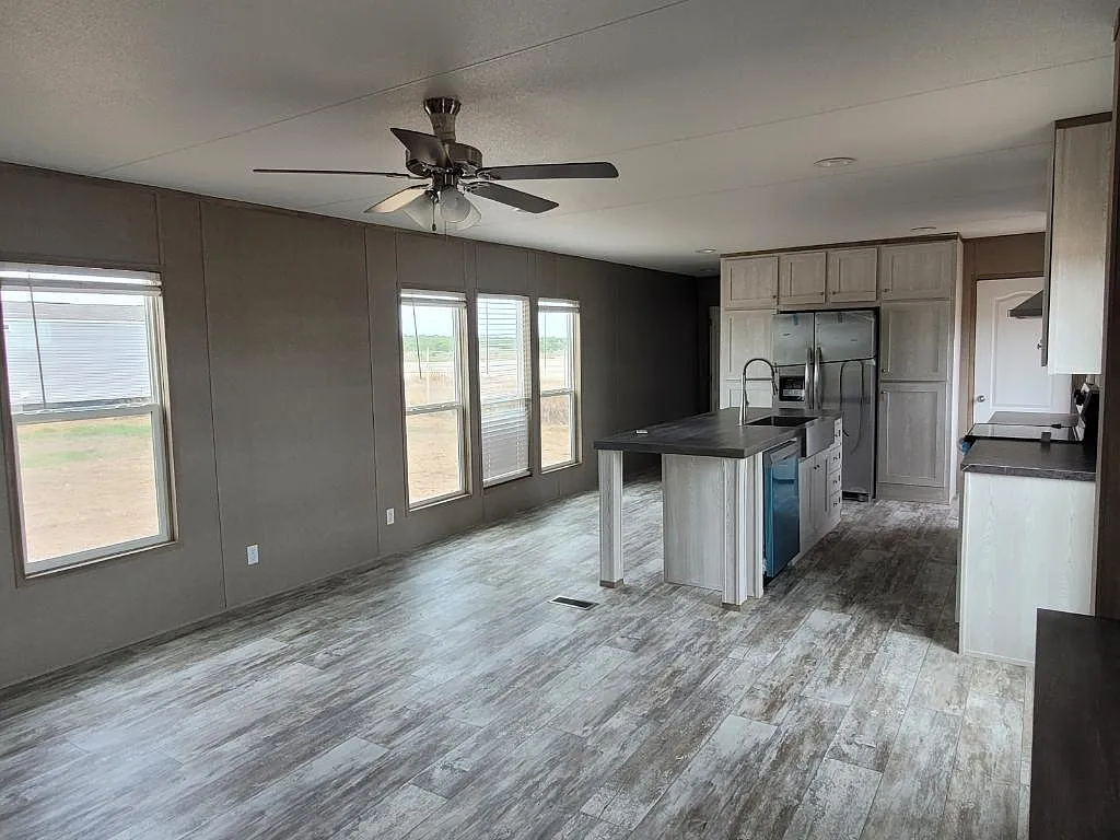 3 bed, 1200 sqft, $1,325 — Photo 3