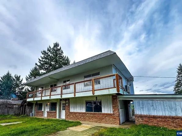 411 Upper Terrace Ln, Glide, OR 97443