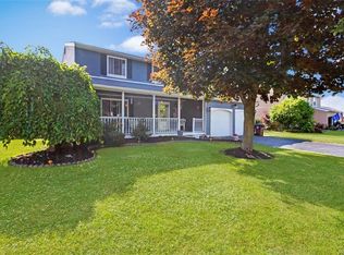 11 Lakewood Dr, Orchard Park, NY 14127